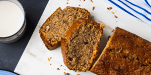 5 Easy Ways to Tell When Banana Bread is Done