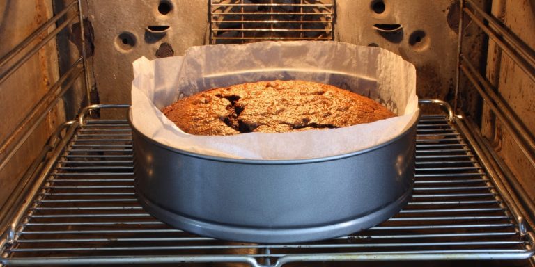 How Long Does it Take for a Cake to Cool (and Why)