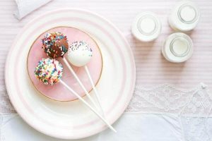 How Much Do Cake Pops Cost (Four Things to Consider)