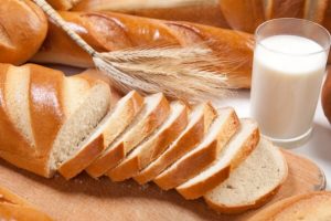 8 Best Milk Substitutes for Baking (Dairy & Non-Dairy)