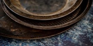 4 Tried & True Ways to Remove Rust from Baking Pans